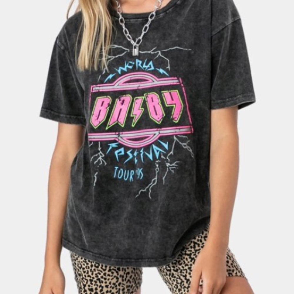 Adika graphic tee